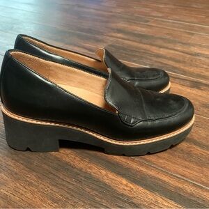 Naturalizer Black Leather Loafers